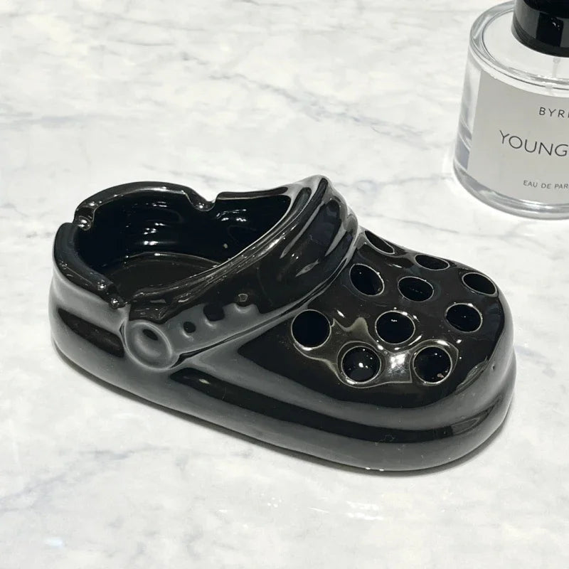 Ceramic ashtray cute hole-in-the-wall shoes car interior decoration ornaments office living room ashtray car ash-proof ashtray