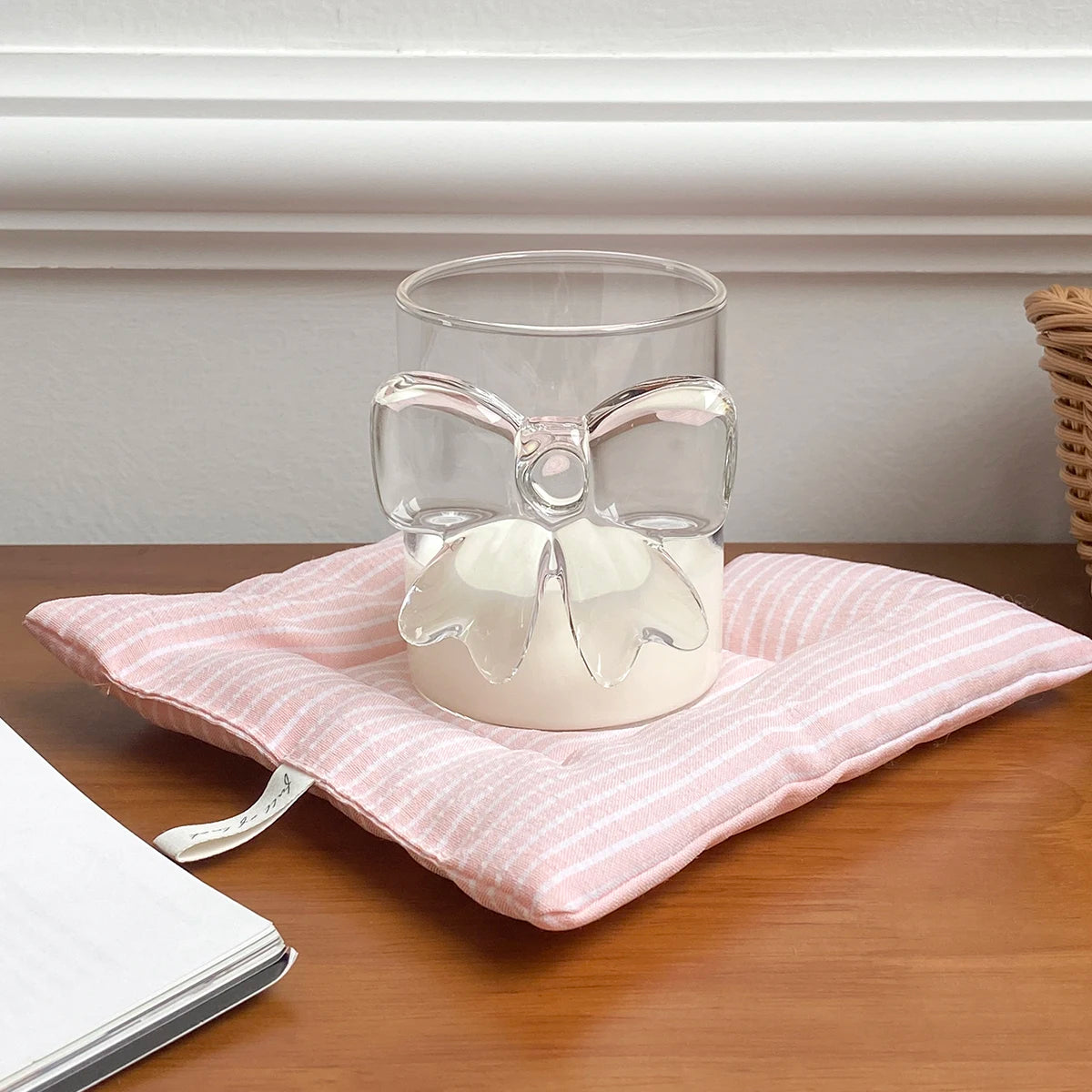 1Pc Handmade Glass Bow Tie Cup, Exquisite and Simple Bow Tie Glass Cup, Suitable for Daily Household Use as Drinking Cup, Milk Cup, Juice Cup, Candlelight Dinner, Family Party, Birthday Party Drinkware, Gift Giving