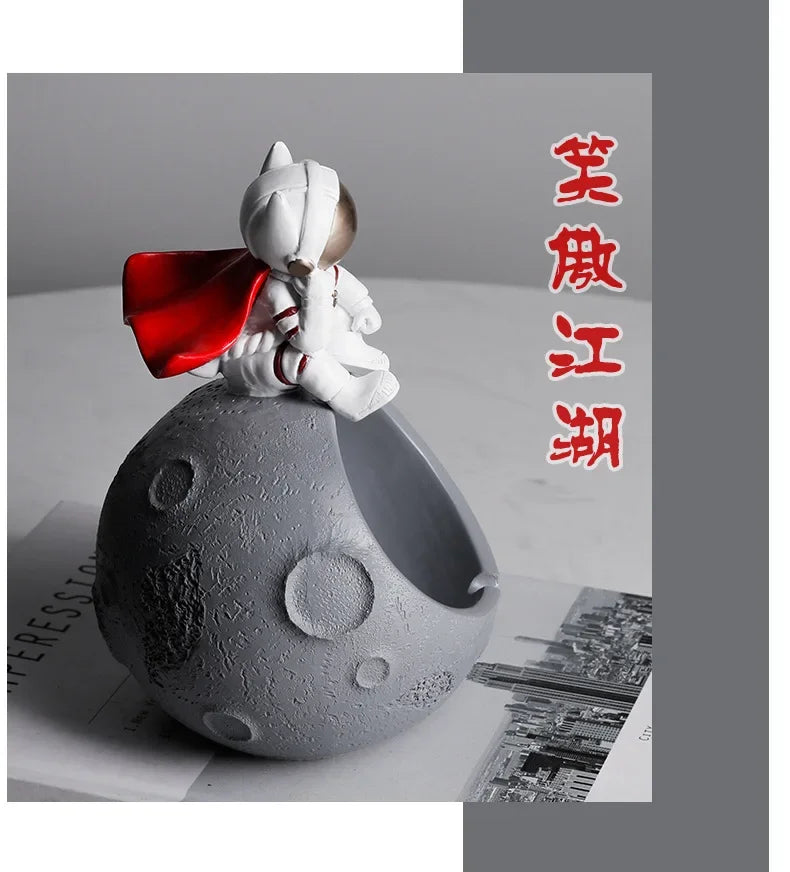Astronaut ashtray, internet celebrity, creative with cover, anti flying, suitable for home use, personalized office use