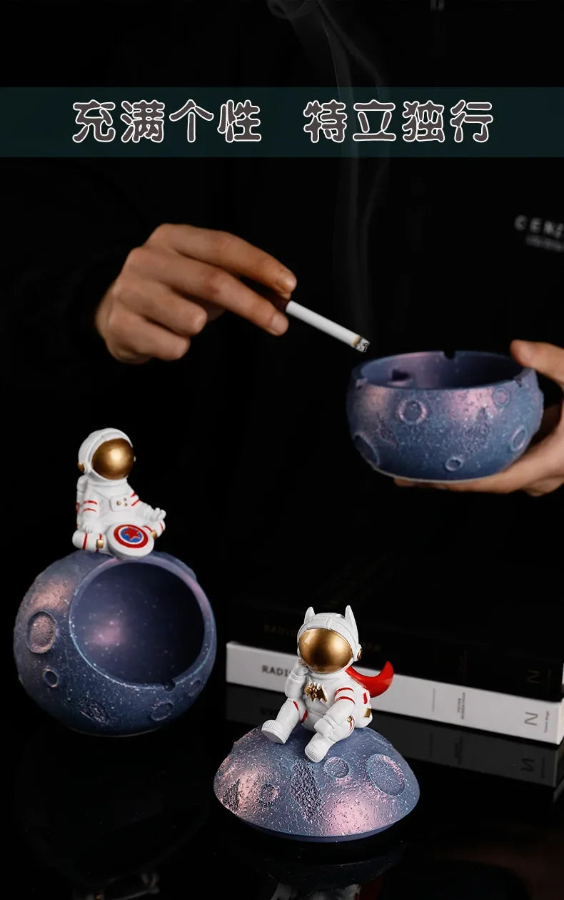 Astronaut ashtray, internet celebrity, creative with cover, anti flying, suitable for home use, personalized office use