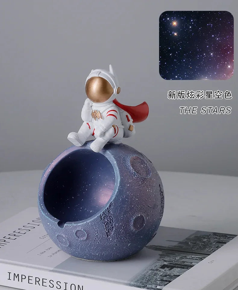 Astronaut ashtray, internet celebrity, creative with cover, anti flying, suitable for home use, personalized office use
