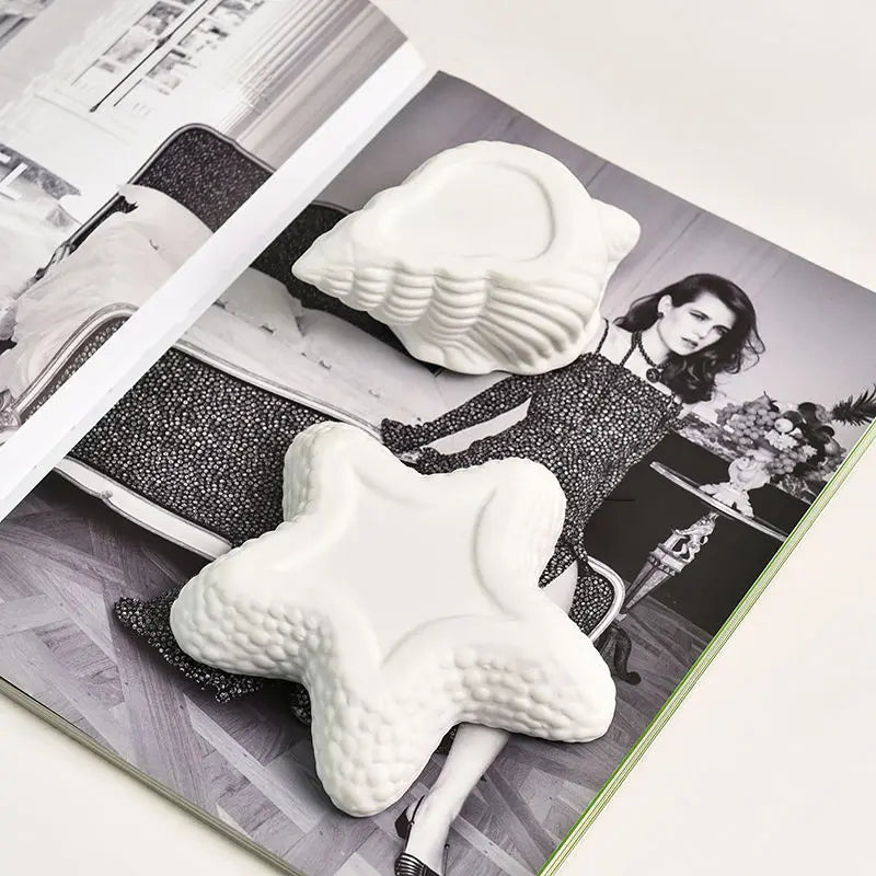 Ceramic ashtray personality trend household living room decoration coffee table anti-ash fly creative large conch storage