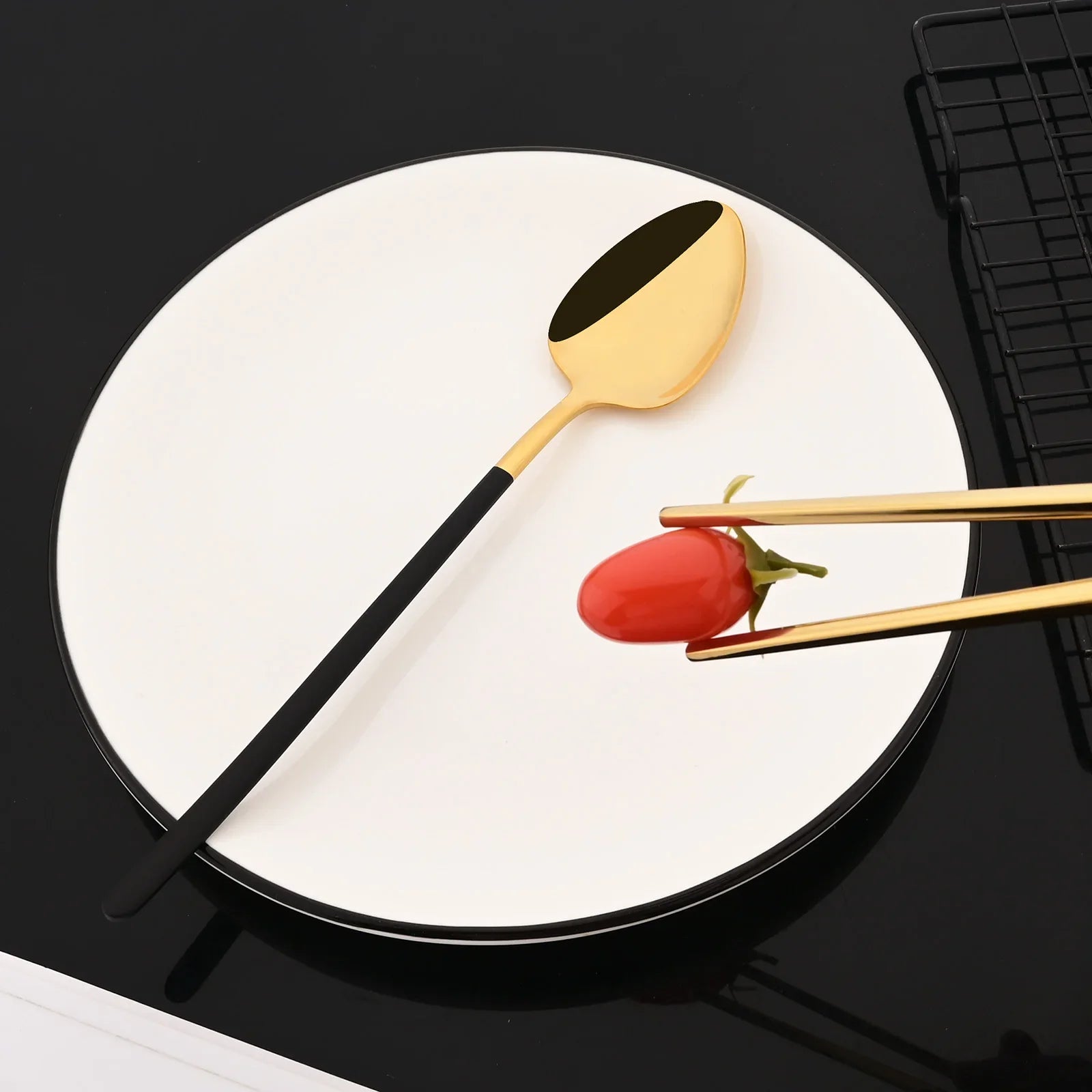 Korean 8Pcs Tableware Set High Quality Stainless Steel Dinner Set Black Gold Luxury Dinnerware Spoon Chopsticks Cutlery Set