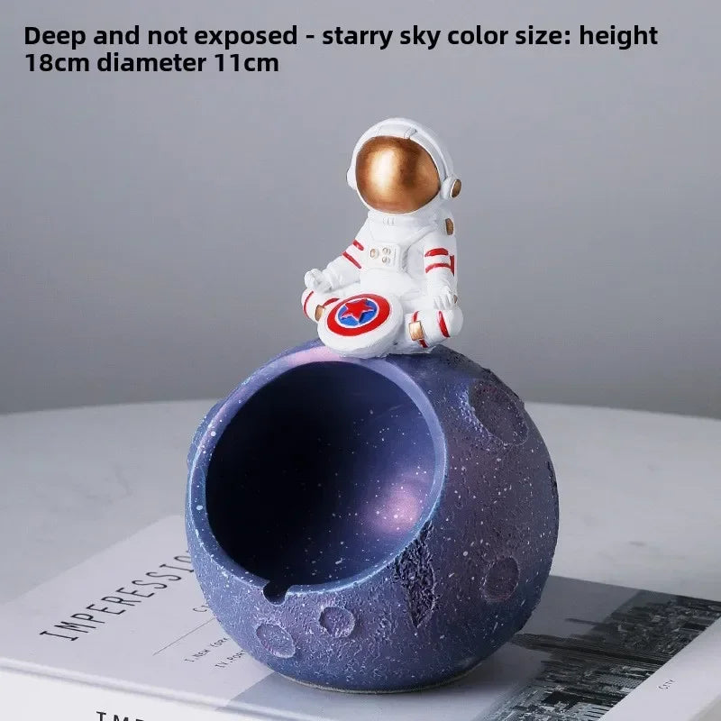 Astronaut ashtray, internet celebrity, creative with cover, anti flying, suitable for home use, personalized office use