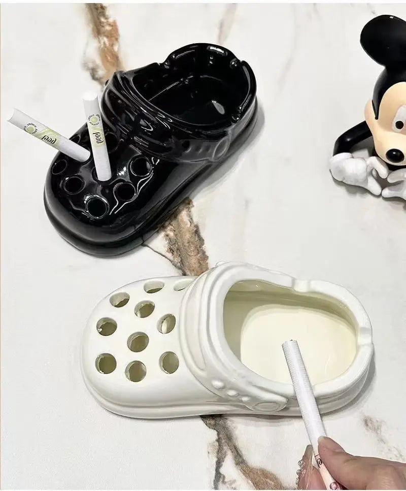 Ceramic ashtray cute hole-in-the-wall shoes car interior decoration ornaments office living room ashtray car ash-proof ashtray