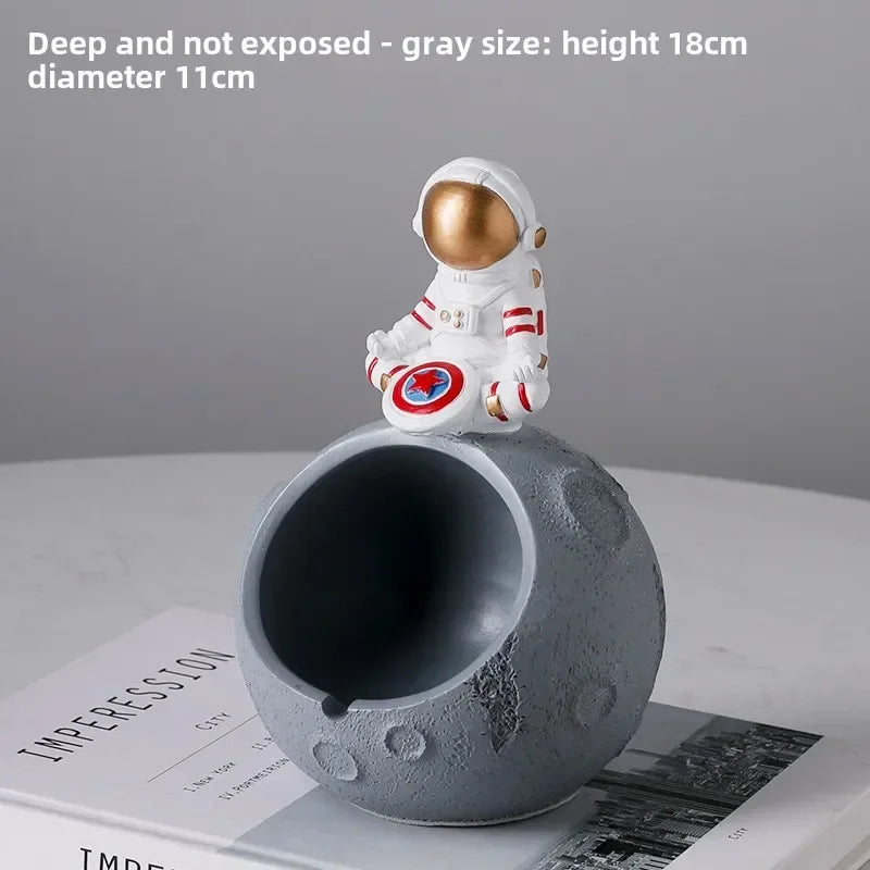 Astronaut ashtray, internet celebrity, creative with cover, anti flying, suitable for home use, personalized office use