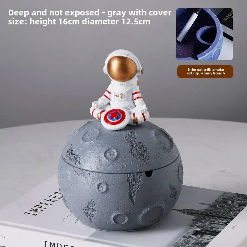 Astronaut ashtray, internet celebrity, creative with cover, anti flying, suitable for home use, personalized office use