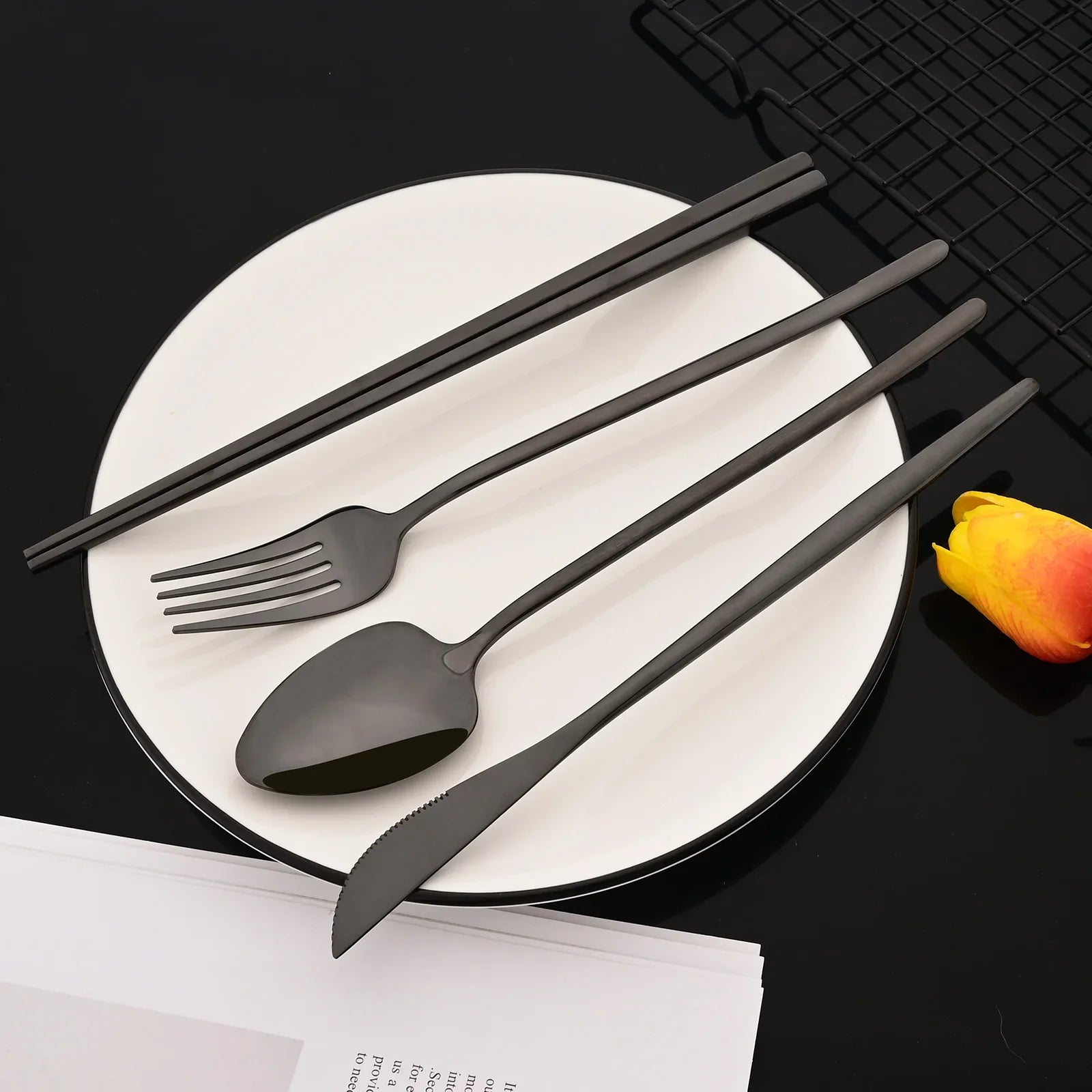 Korean 8Pcs Tableware Set High Quality Stainless Steel Dinner Set Black Gold Luxury Dinnerware Spoon Chopsticks Cutlery Set