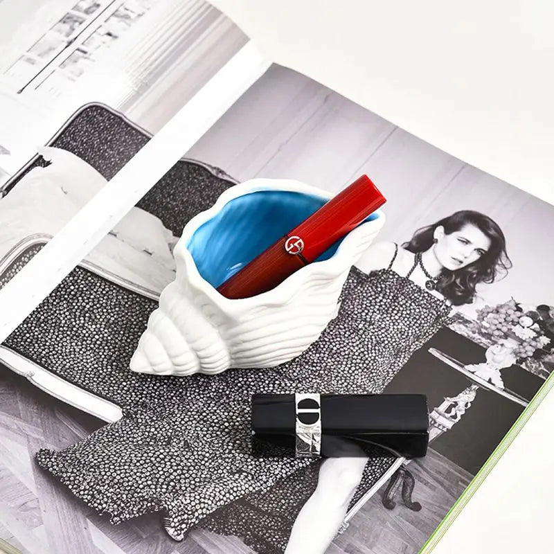 Ceramic ashtray personality trend household living room decoration coffee table anti-ash fly creative large conch storage