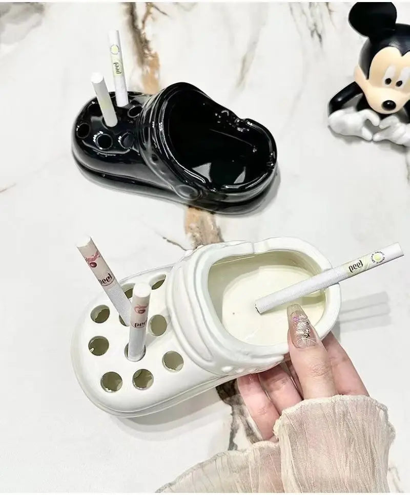 Ceramic ashtray cute hole-in-the-wall shoes car interior decoration ornaments office living room ashtray car ash-proof ashtray