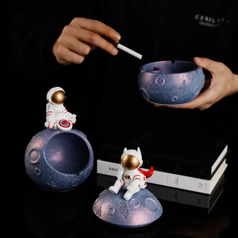 Astronaut ashtray, internet celebrity, creative with cover, anti flying, suitable for home use, personalized office use