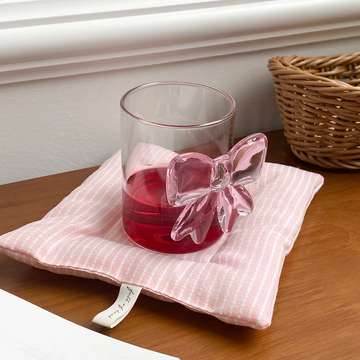 1Pc Handmade Glass Bow Tie Cup, Exquisite and Simple Bow Tie Glass Cup, Suitable for Daily Household Use as Drinking Cup, Milk Cup, Juice Cup, Candlelight Dinner, Family Party, Birthday Party Drinkware, Gift Giving