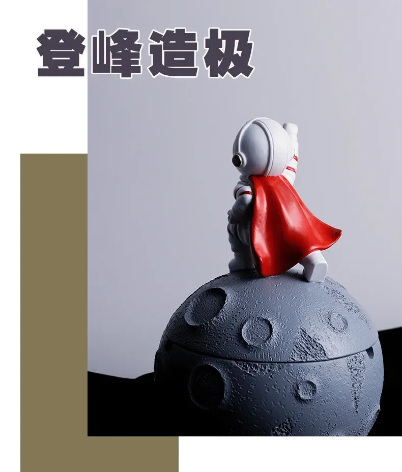 Astronaut ashtray, internet celebrity, creative with cover, anti flying, suitable for home use, personalized office use