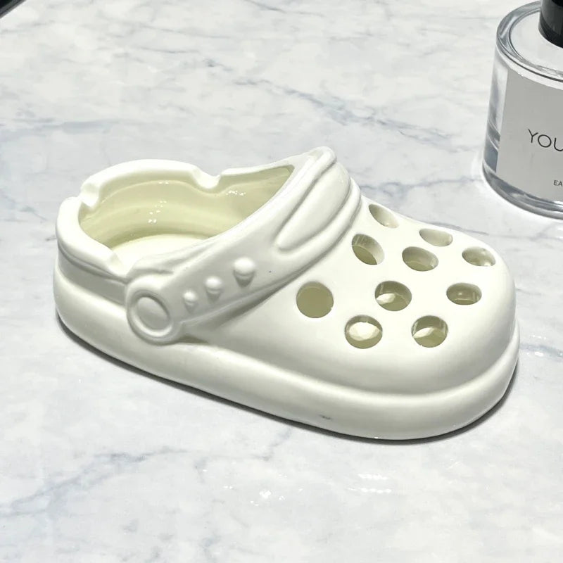 Ceramic ashtray cute hole-in-the-wall shoes car interior decoration ornaments office living room ashtray car ash-proof ashtray